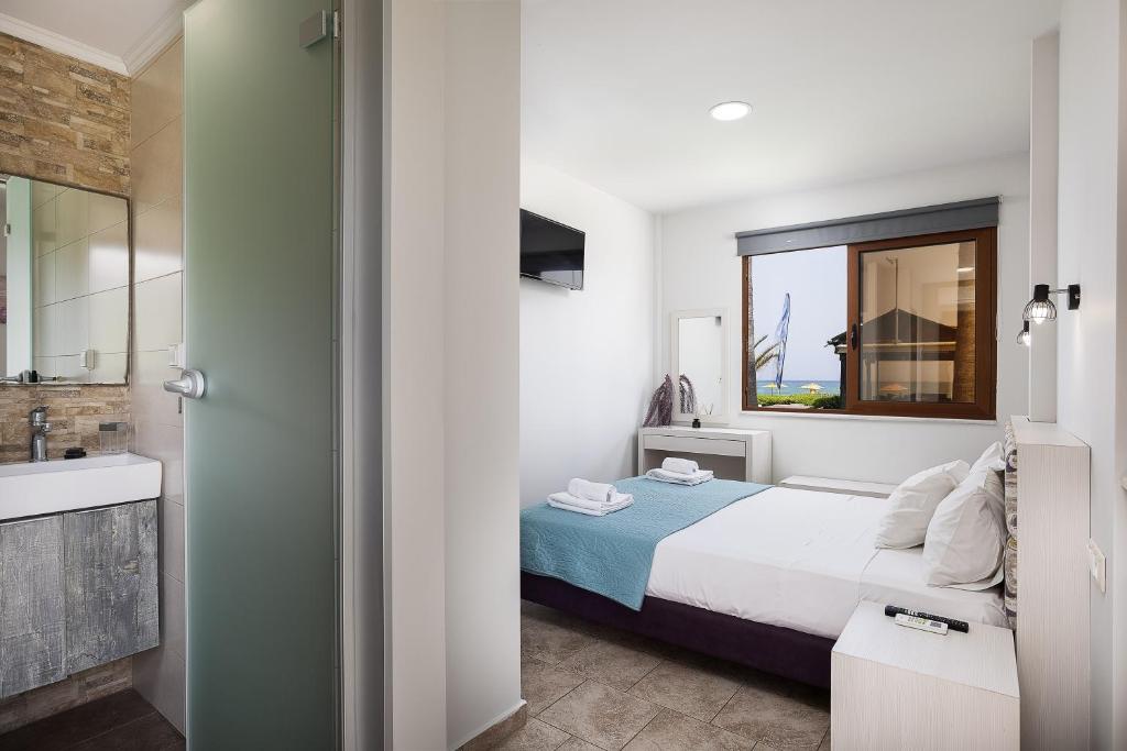 Postel nebo postele na pokoji v ubytování La Palma Beachfront Suites