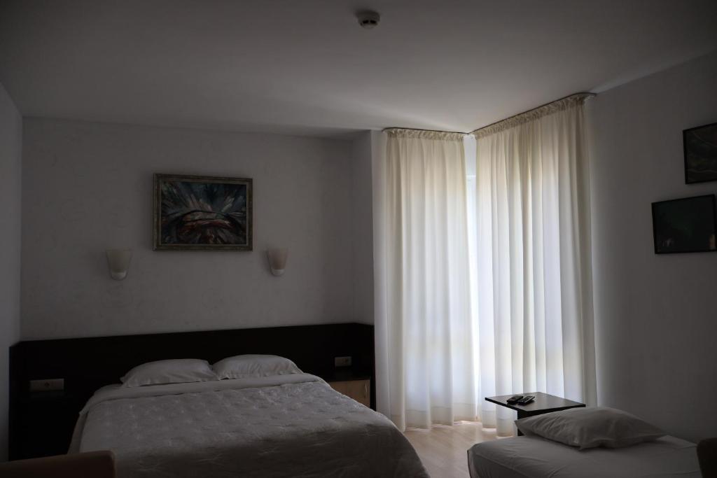 Postel nebo postele na pokoji v ubytování Family Hotel Avramov