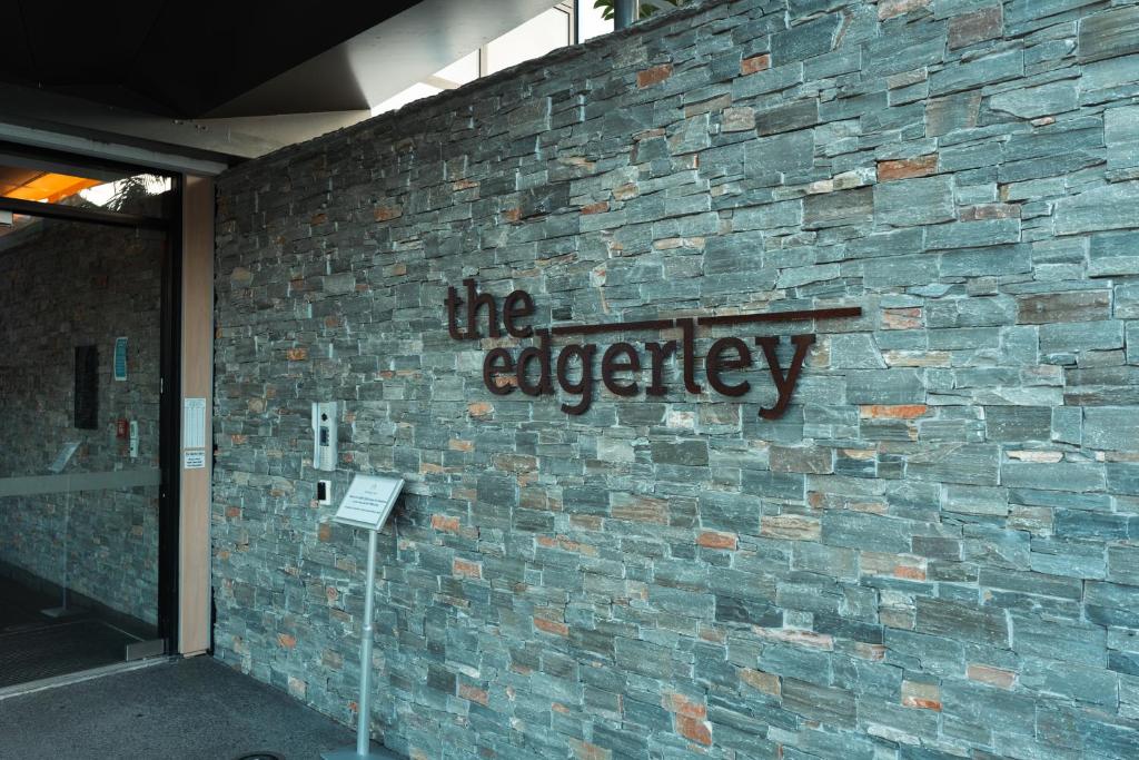 Majutusasutuses The Edgerley Suites olev sertifikaat, autasu, silt või muu dokument