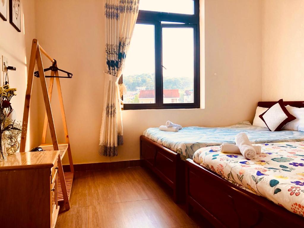 Letto o letti in una camera di Dalat Peace Backpackers Hostel