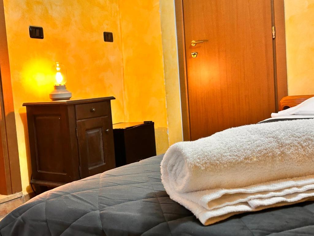 a bedroom with a bed and a dresser with a lamp at Locanda Dei Baroni in Vasto