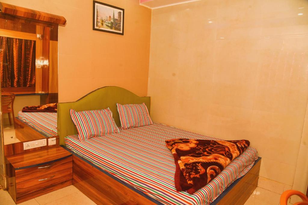 Postel nebo postele na pokoji v ubytování Roxy Hotel - Near New Digha Beach