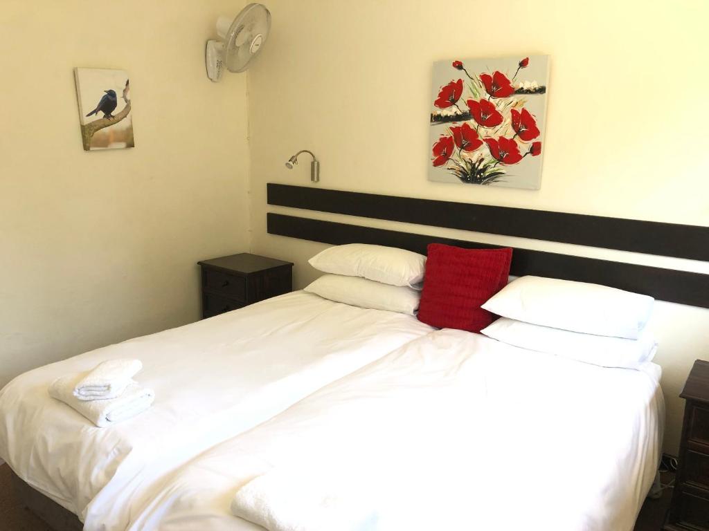 Hills and Dales Accommodation房間的床