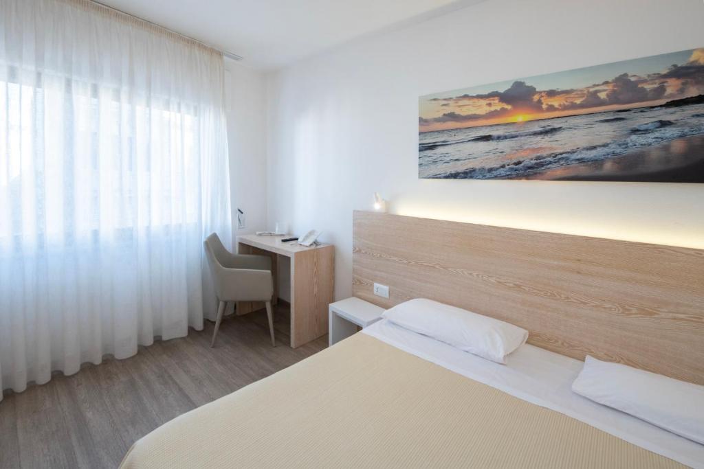 Postel nebo postele na pokoji v ubytování Hotel Albània