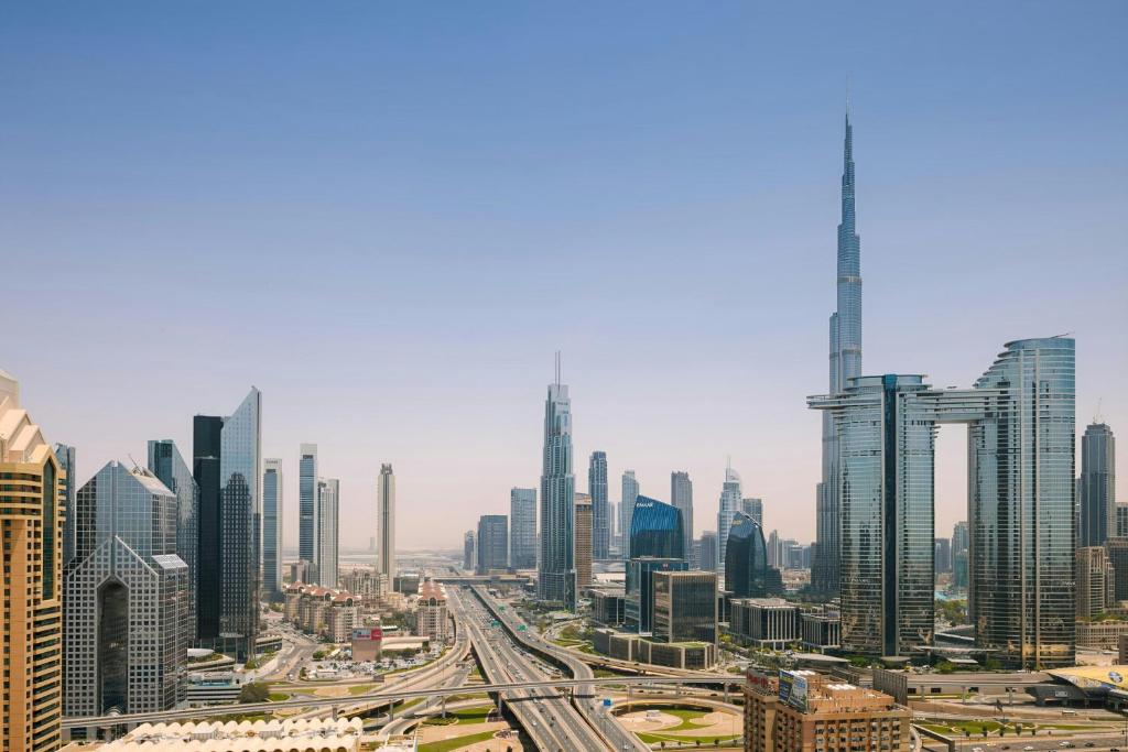 Nespecifikovaný výhled na destinaci Dubaj nebo výhled na město při pohledu z aparthotelu