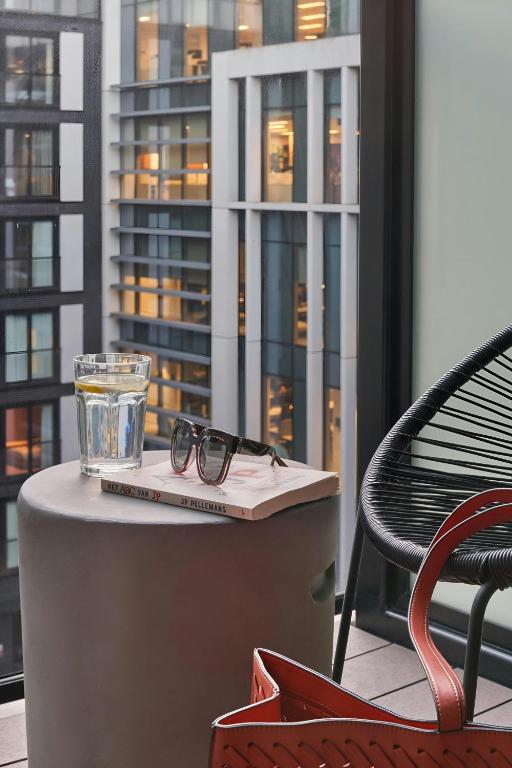 Posezení v ubytování Sonder by Marriott Bonvoy Britain Quay Apartments Grand Canal Square