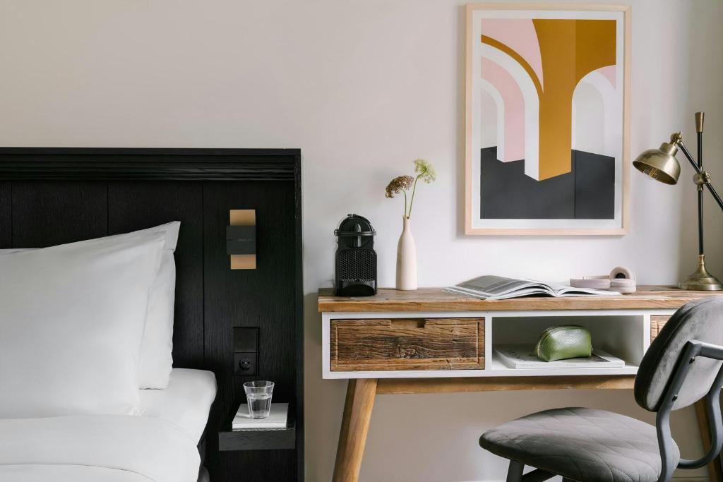 a bedroom with a bed and a desk with a chair at Park House Hotel Museum Quarter, Sonder by Marriott Bonvoy in Amsterdam