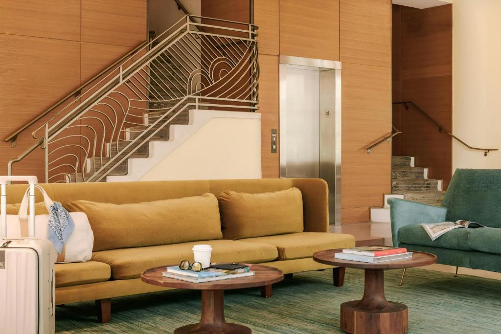 Posezení v ubytování The Abbey Hotel Miami Beach, Sonder by Marriott Bonvoy