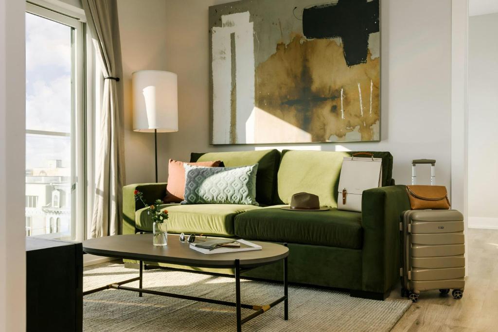 Posezení v ubytování Sonder by Marriott Bonvoy Ovation Apartments Avenue of the Arts