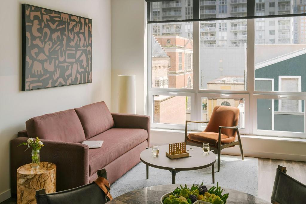 Posezení v ubytování Sonder by Marriott Bonvoy The Opal Apartments River North