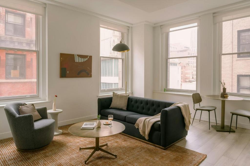 Posezení v ubytování Sonder by Marriott Bonvoy The Witherspoon Apartments Center City