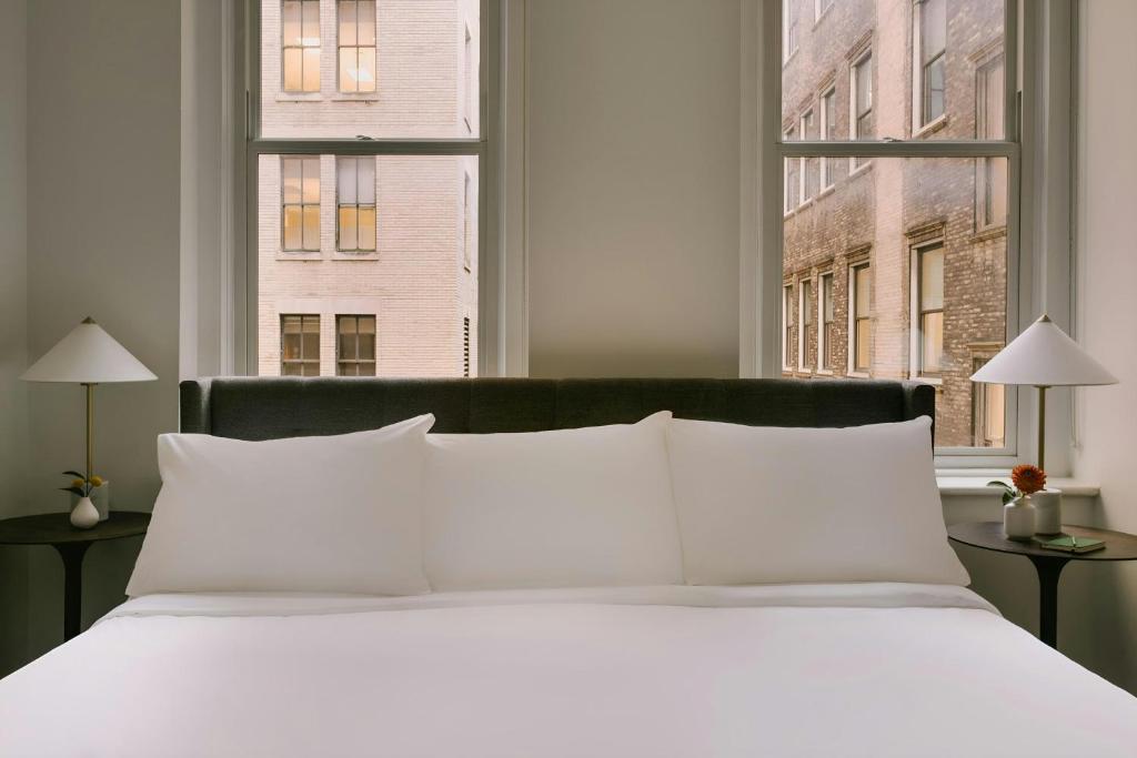 Postel nebo postele na pokoji v ubytování Sonder by Marriott Bonvoy The Witherspoon Apartments Center City
