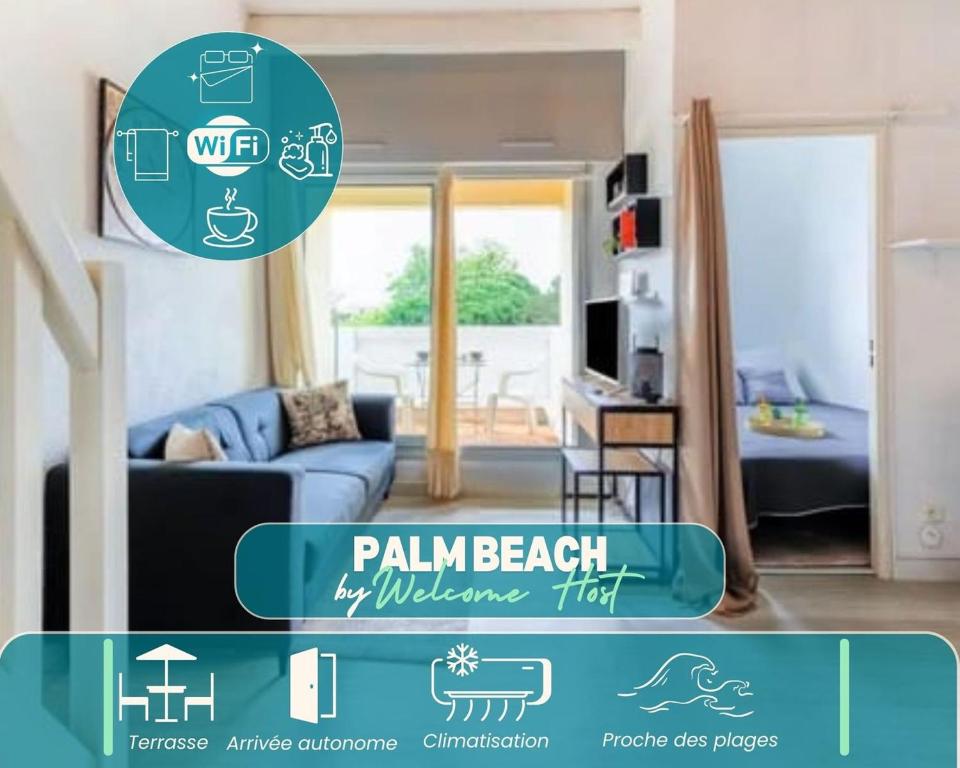 un salon avec un canapé bleu dans une pièce dans l'établissement Palm Beach, au Cap d'Agde