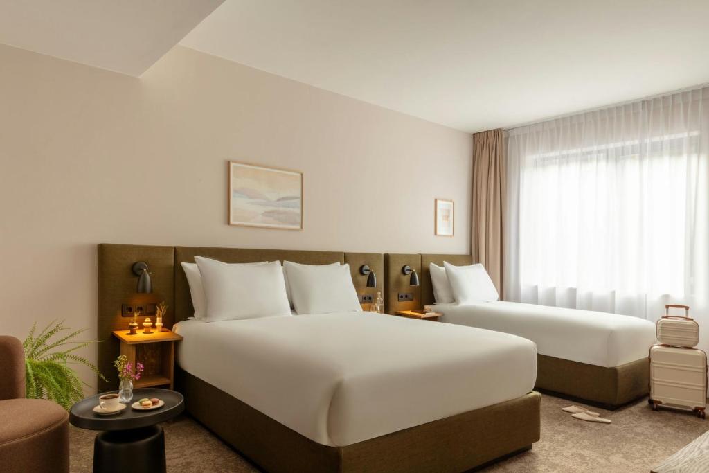 Postel nebo postele na pokoji v ubytování Middelland Hotel, Sonder by Marriott Bonvoy
