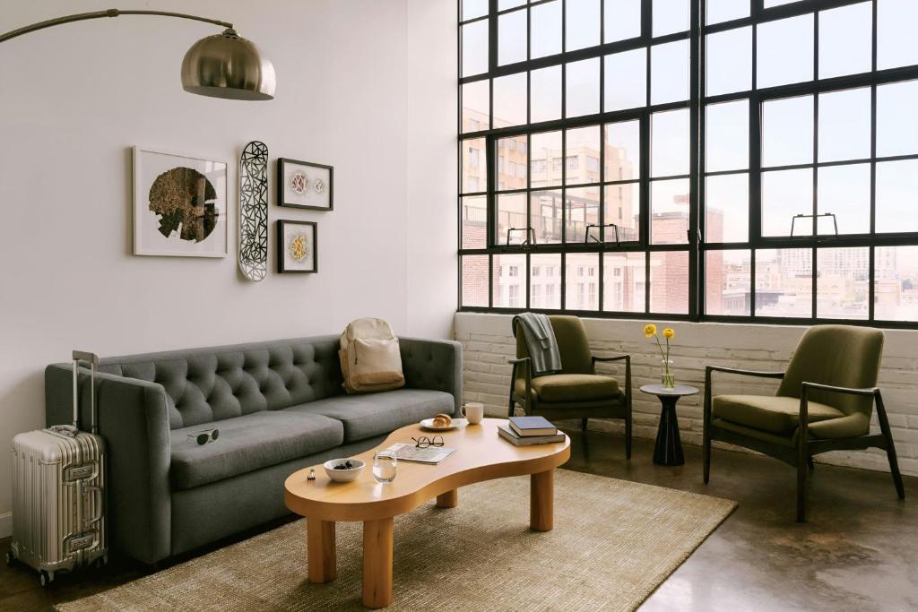 Posezení v ubytování Sonder by Marriott Bonvoy The Heid Apartments Loft District
