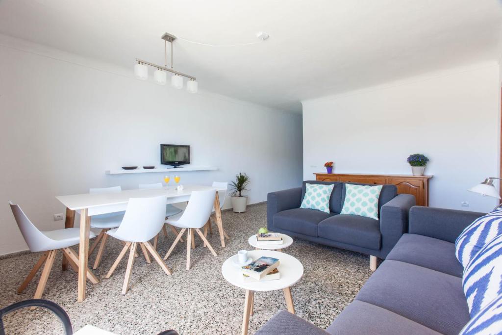 Apartamentos Bahia - Three-Bedroom Apartment With Sea View