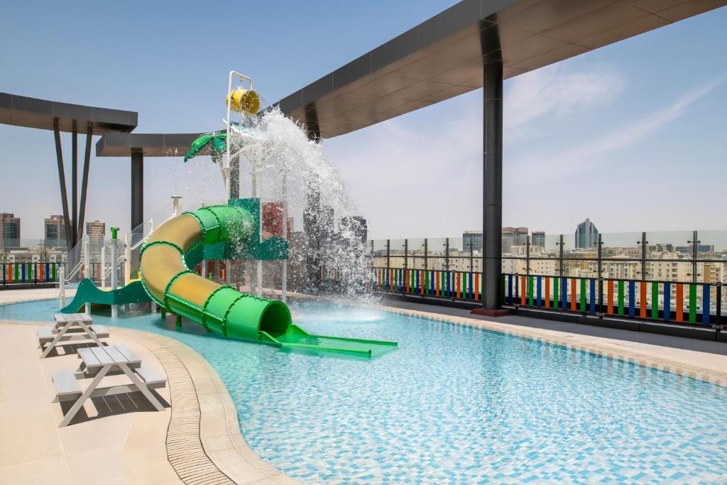 Bazén v ubytování Marriott Executive Apartments Doha, Le Mirage City Walk nebo v jeho okolí