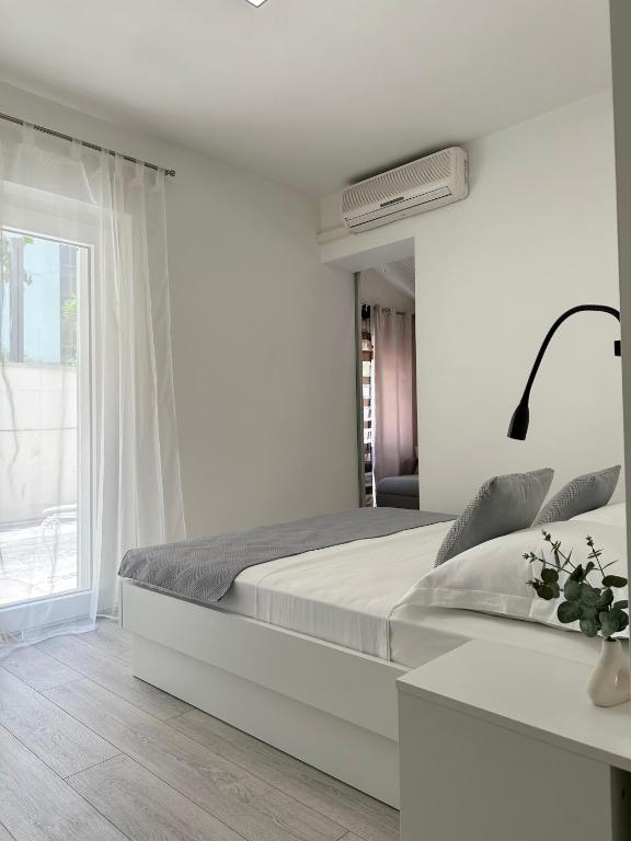 Postel nebo postele na pokoji v ubytování Apartments Olga 2