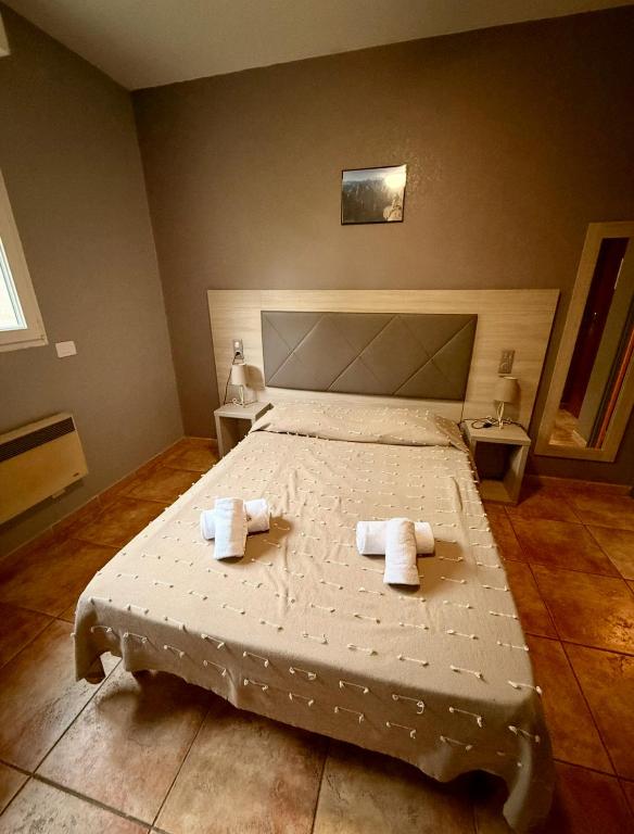 Postel nebo postele na pokoji v ubytování Hôtel - Pub Le Petit Bosquet