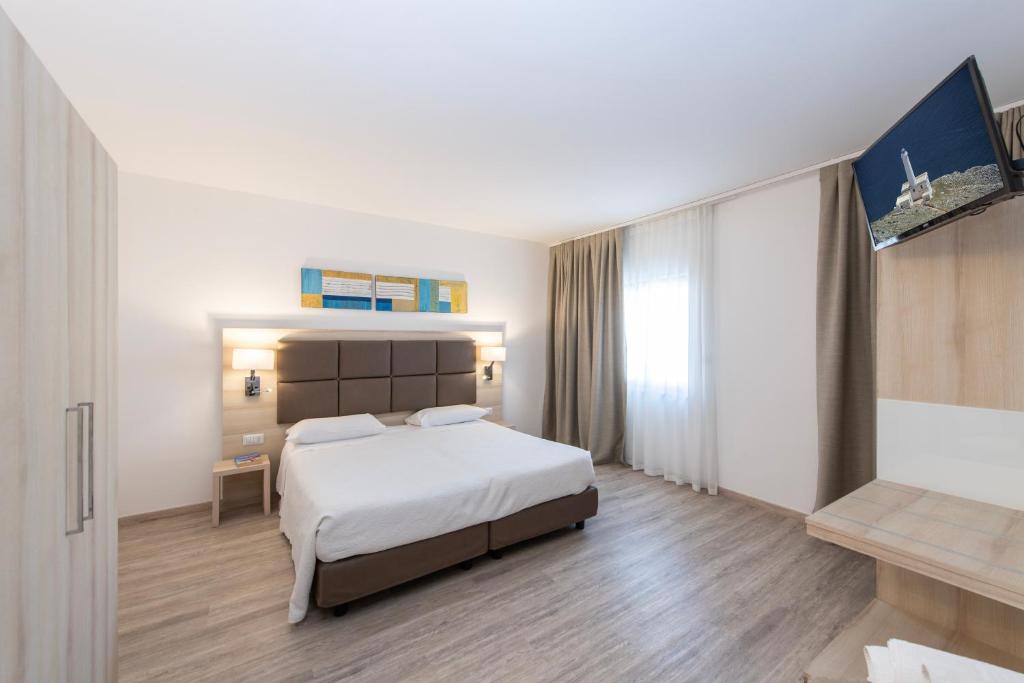 Postel nebo postele na pokoji v ubytování Hotel Albània