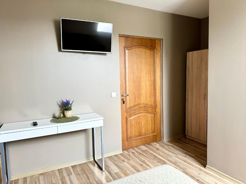 TV a/nebo společenská místnost v ubytování Villa Gāles Hotel