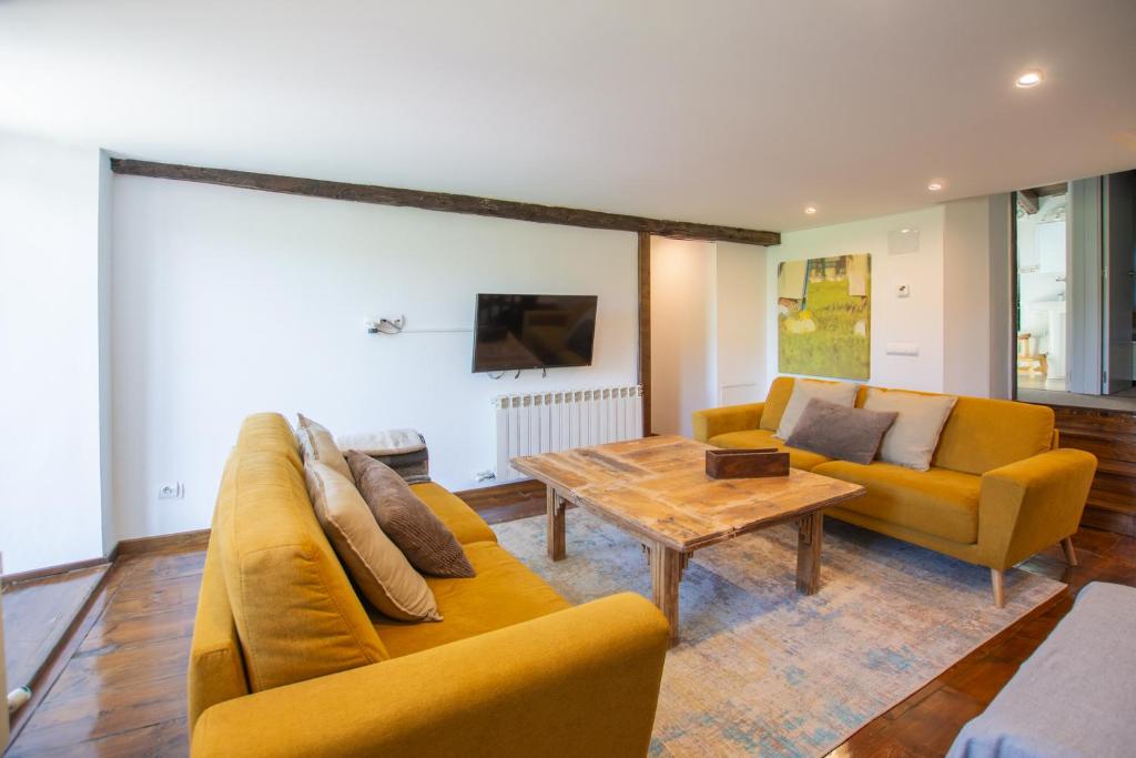 a living room with a couch and a table at Cal badia in Vilallovent