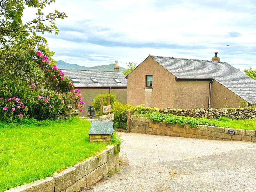 a house with a yard with a stone wall at 3 Bed in Duddon Valley 89417 in Ulpha