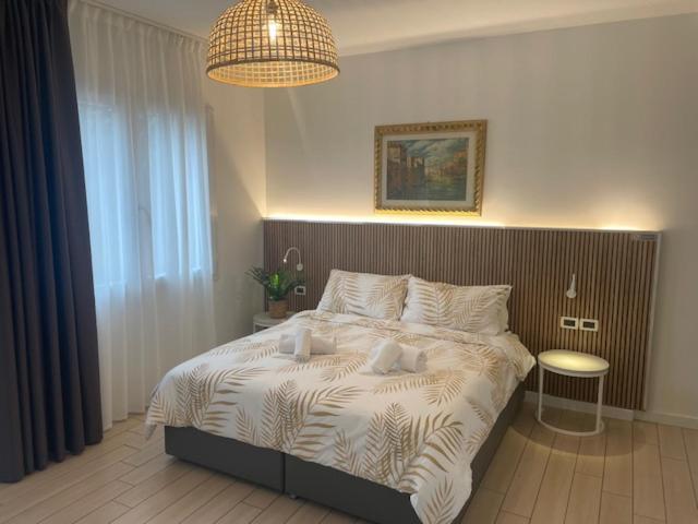 A bed or beds in a room at Hotel La Pergola di Venezia