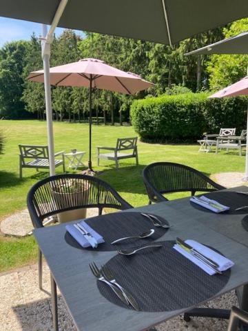 Zahrada ubytování LOGIS Hôtel & Restaurant - Le Manoir de Gavrelle