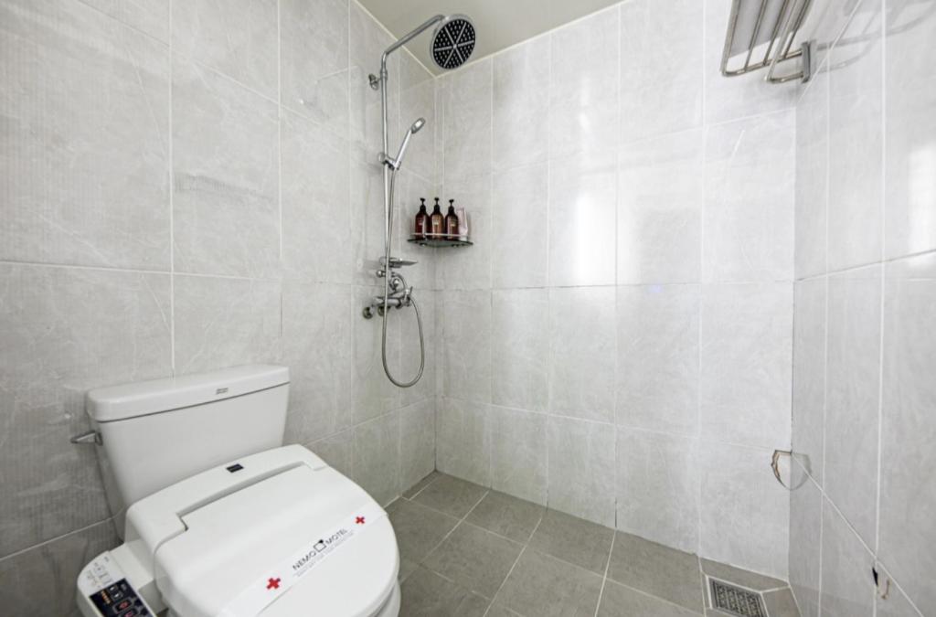 Koupelna v ubytování Sangmu Nemo Hotel