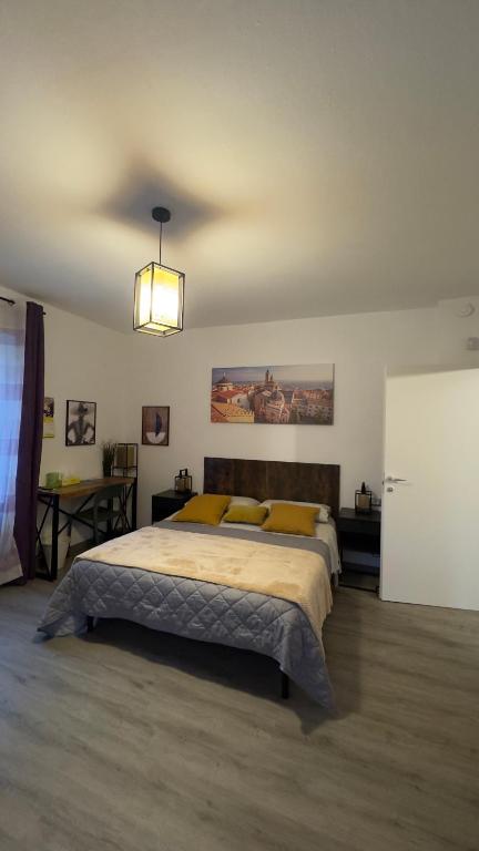 Łóżko lub łóżka w pokoju w obiekcie Smart Silver Apartment Central
