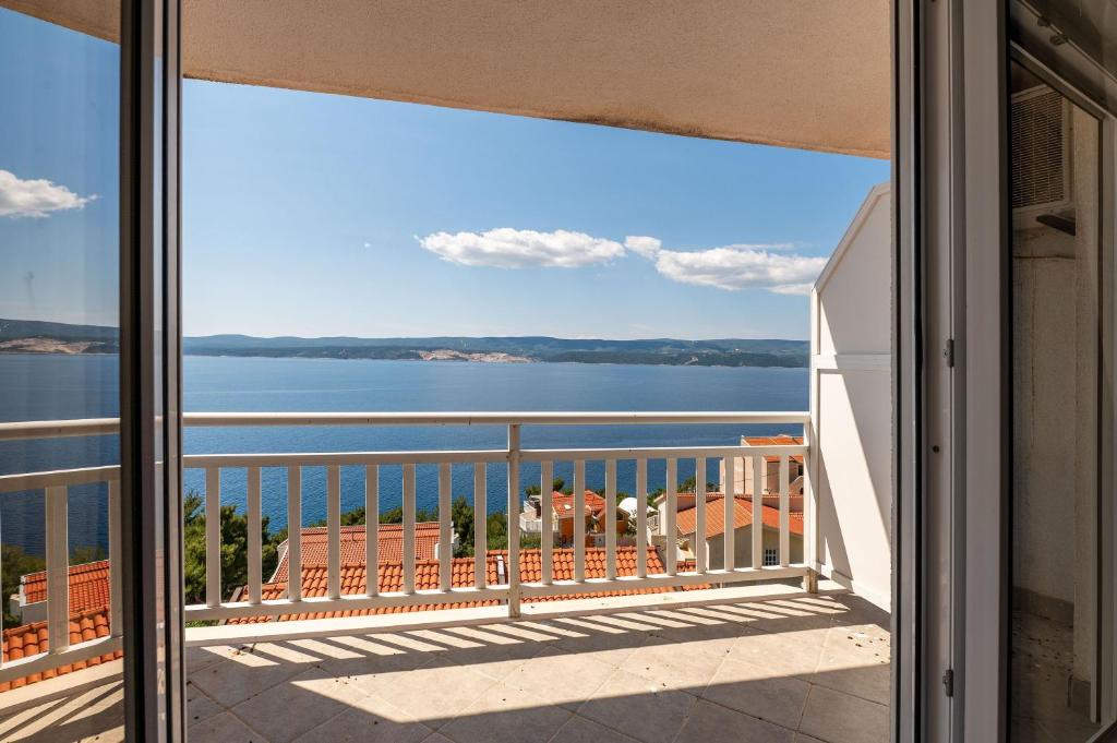 a view of the water from a balcony at Villa Belvedere in Lokva Rogoznica