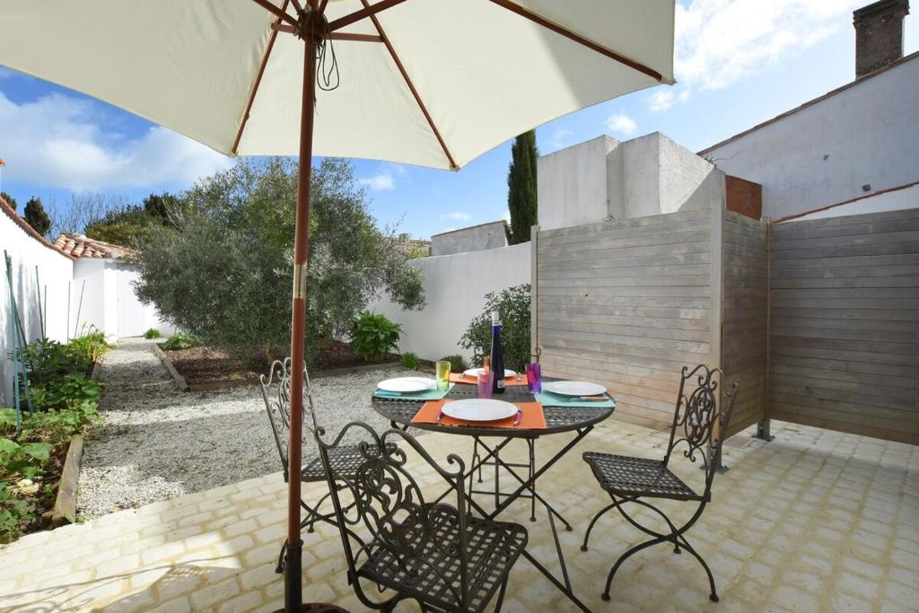 Pemandangan gunung umum atau pemandangan gunung yang diambil dari rumah percutian