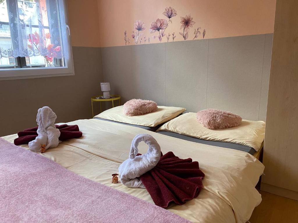 Postel nebo postele na pokoji v ubytování Penzion Jáchymov Pod Lanovkou