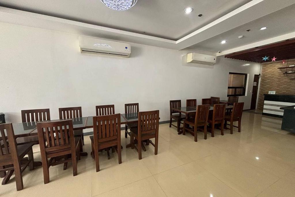 Kuchyň nebo kuchyňský kout v ubytování Yellowbell Hotel