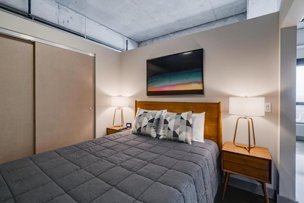 a bedroom with a large bed and two lamps at Sable 606 - One Bedroom in Minneapolis