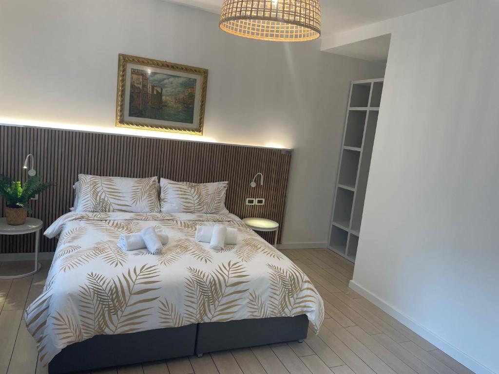 A bed or beds in a room at Hotel La Pergola di Venezia
