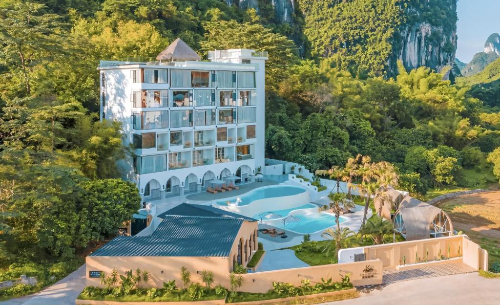 Bazén v ubytování Yangshuo KIRA Hotel - Moroccan Style nebo v jeho okolí