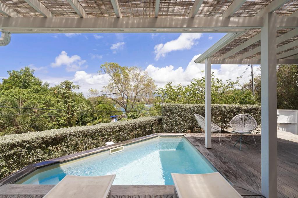 Piscina a Villa Baska o a prop