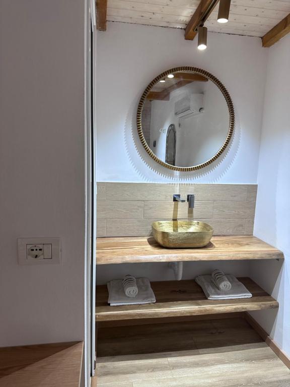 a bathroom with a sink and a mirror at Nashos Bungalows in (( Spile ))
