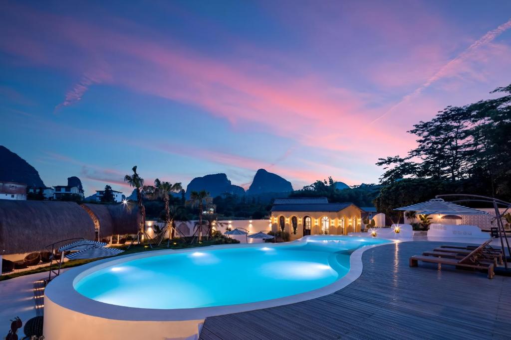 Bazén v ubytování Yangshuo KIRA Hotel - Moroccan Style nebo v jeho okolí