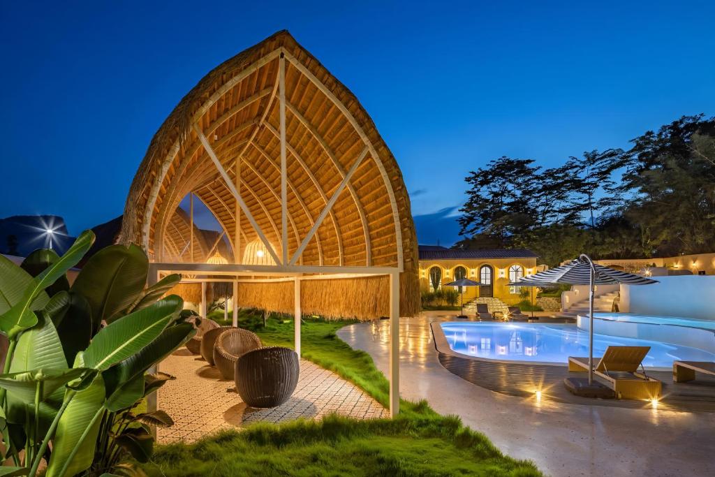 Bazén v ubytování Yangshuo KIRA Hotel - Moroccan Style nebo v jeho okolí