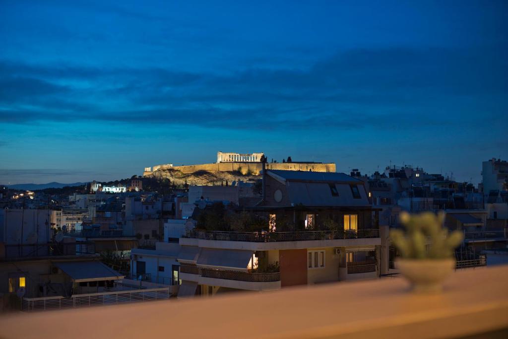 Kary's Acropolis View Luxury 2BR, 2 BA, Jacuzzi