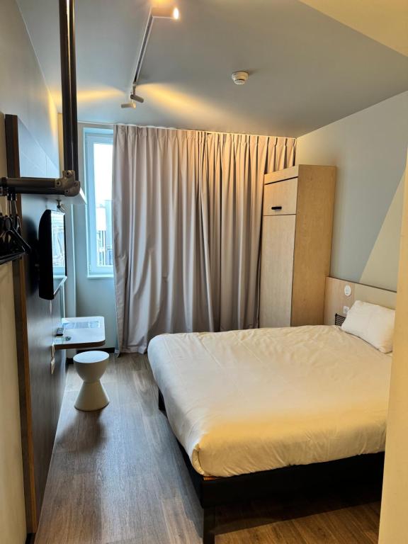 Postel nebo postele na pokoji v ubytování ibis budget Nancy Laxou
