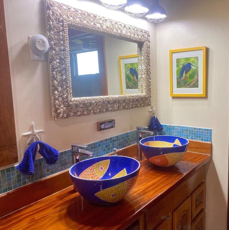 Ein Badezimmer in der Unterkunft Treehouse Hideaway Villa II - Amazing Piton Views