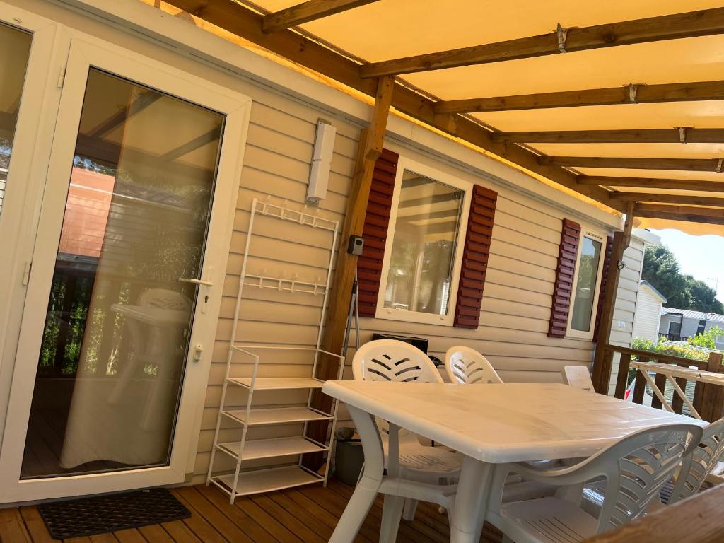 Balkón nebo terasa v ubytování mobil home CANET