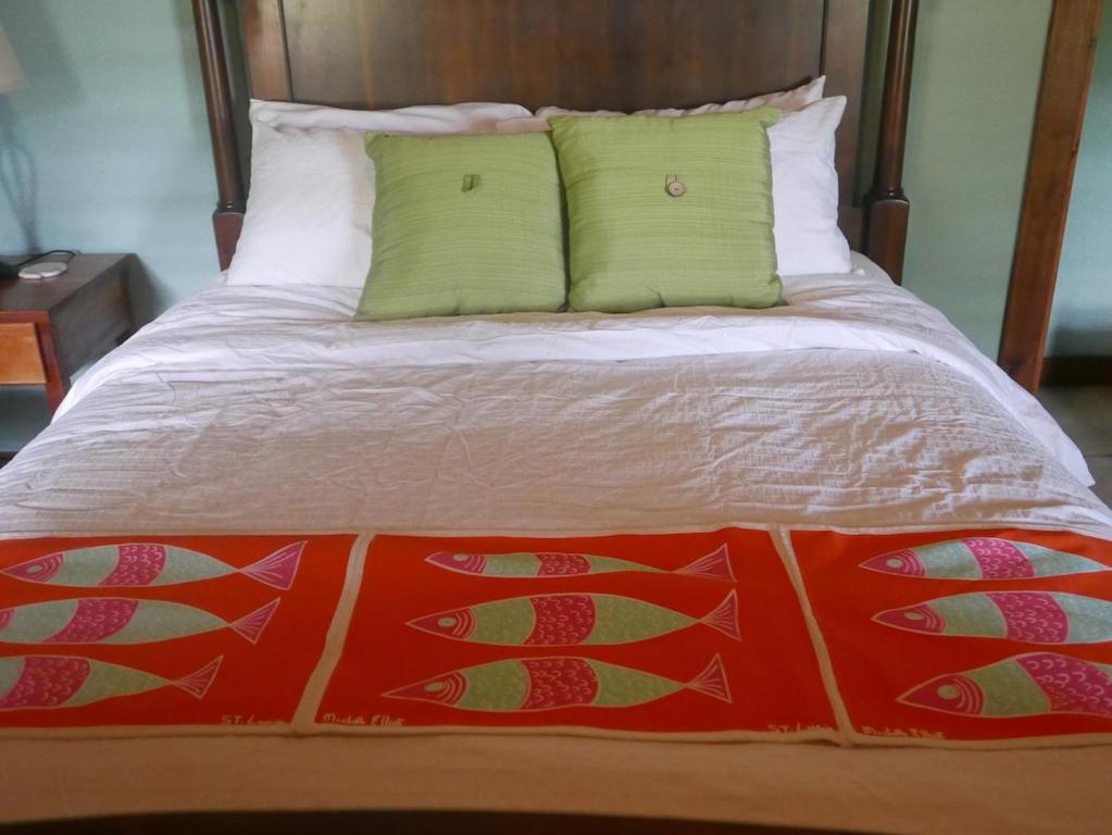 Ein Bett oder Betten in einem Zimmer der Unterkunft Treehouse Hideaway Villa II - Amazing Piton Views