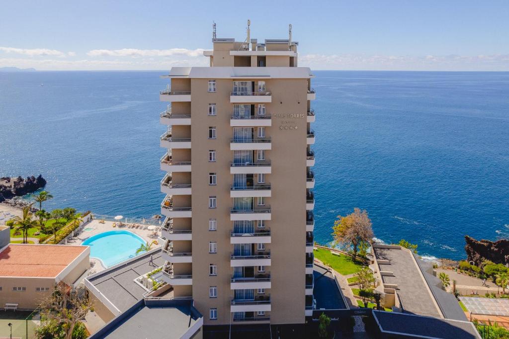 Nespecifikovaný výhled na moře nebo výhled na moře při pohledu z aparthotelu