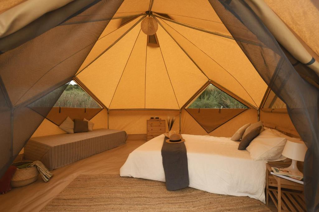 Postel nebo postele na pokoji v ubytování El Glamp de Vall d Or
