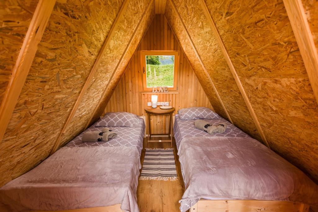 Voodi või voodid majutusasutuse Komac Apartma & Glamping BLED toas